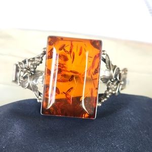 VINTAGE STERLING SILVER HUGE RUSSIAN AMBER BRACELET. 1.5×1.2 .FITS 8.5 TO 10in